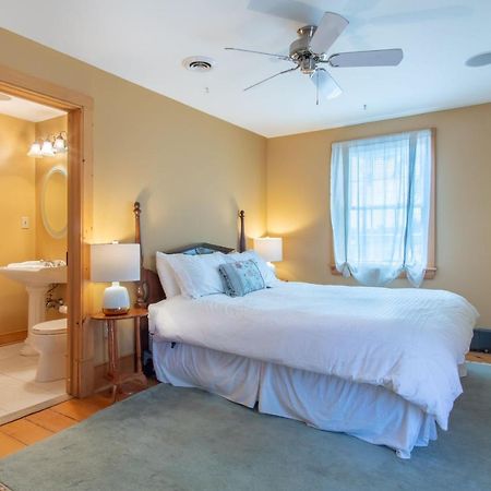 Emilyville Inn Campbellford Екстер'єр фото