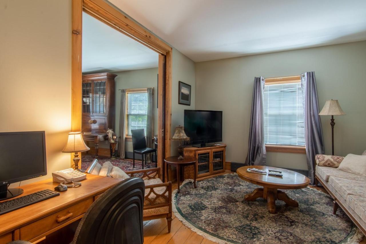 Emilyville Inn Campbellford Екстер'єр фото