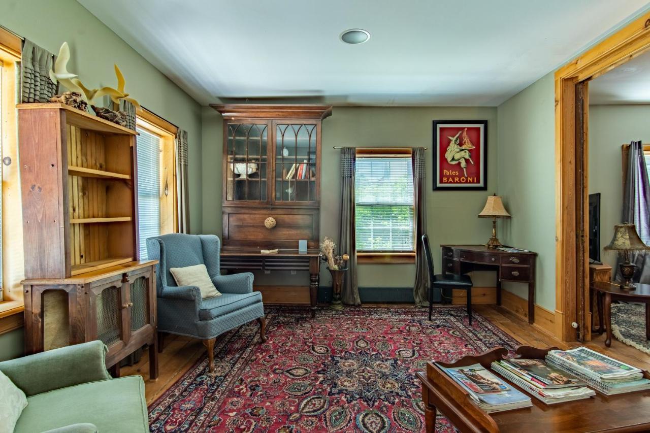 Emilyville Inn Campbellford Екстер'єр фото