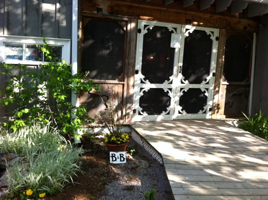 Emilyville Inn Campbellford Екстер'єр фото