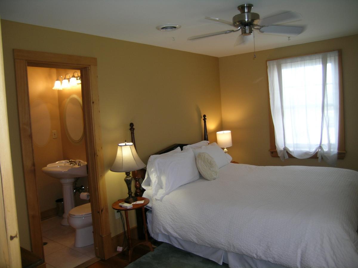 Emilyville Inn Campbellford Екстер'єр фото