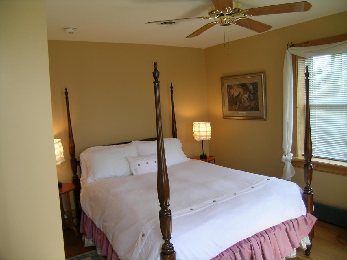Emilyville Inn Campbellford Екстер'єр фото