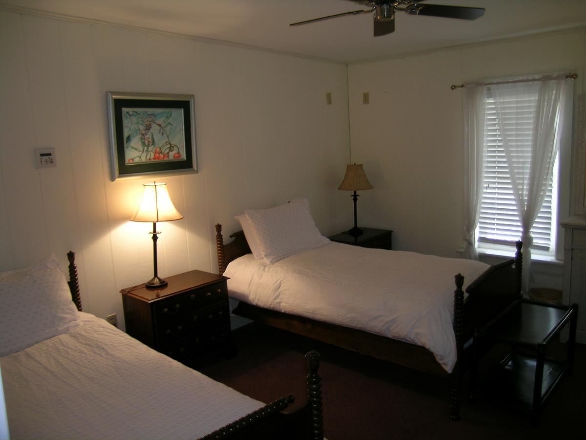 Emilyville Inn Campbellford Екстер'єр фото